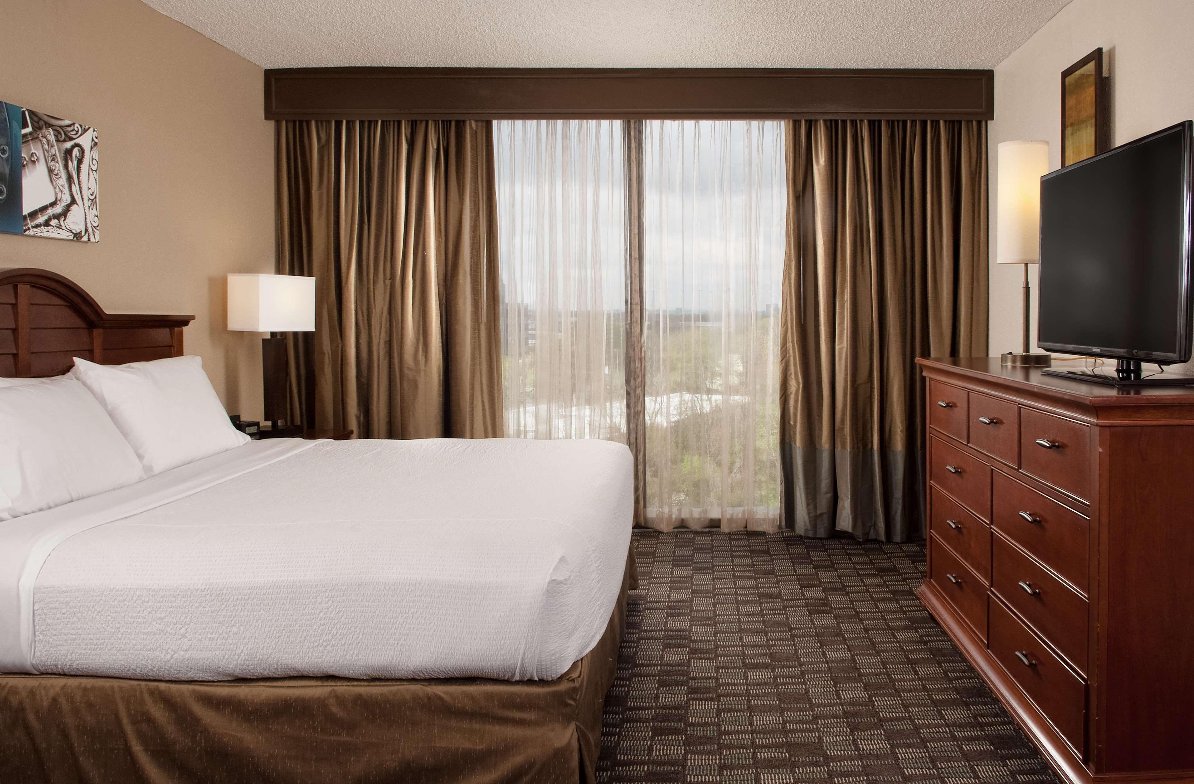 Embassy Suites By Hilton Nashville Airport Εξωτερικό φωτογραφία