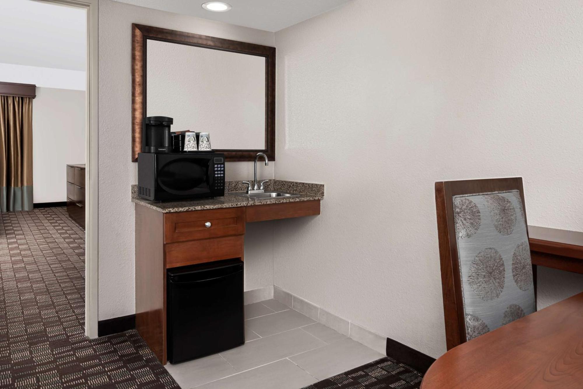Embassy Suites By Hilton Nashville Airport Εξωτερικό φωτογραφία