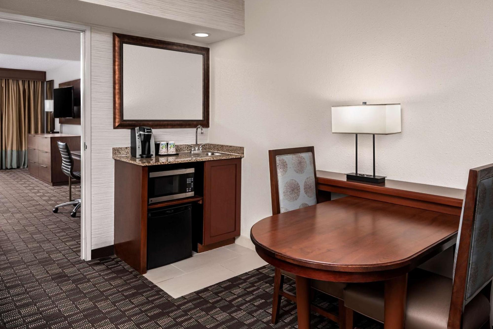 Embassy Suites By Hilton Nashville Airport Εξωτερικό φωτογραφία